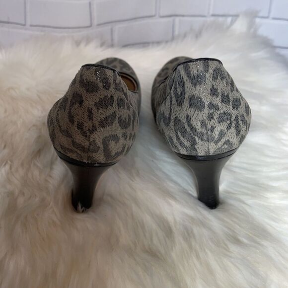 Sofft Ortholite Grey Cheetah Print Heels S… - Picture 3 of 6